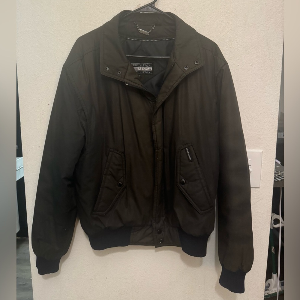 Vintage members only bomber / puffer jacket Men’s size 40 (M)